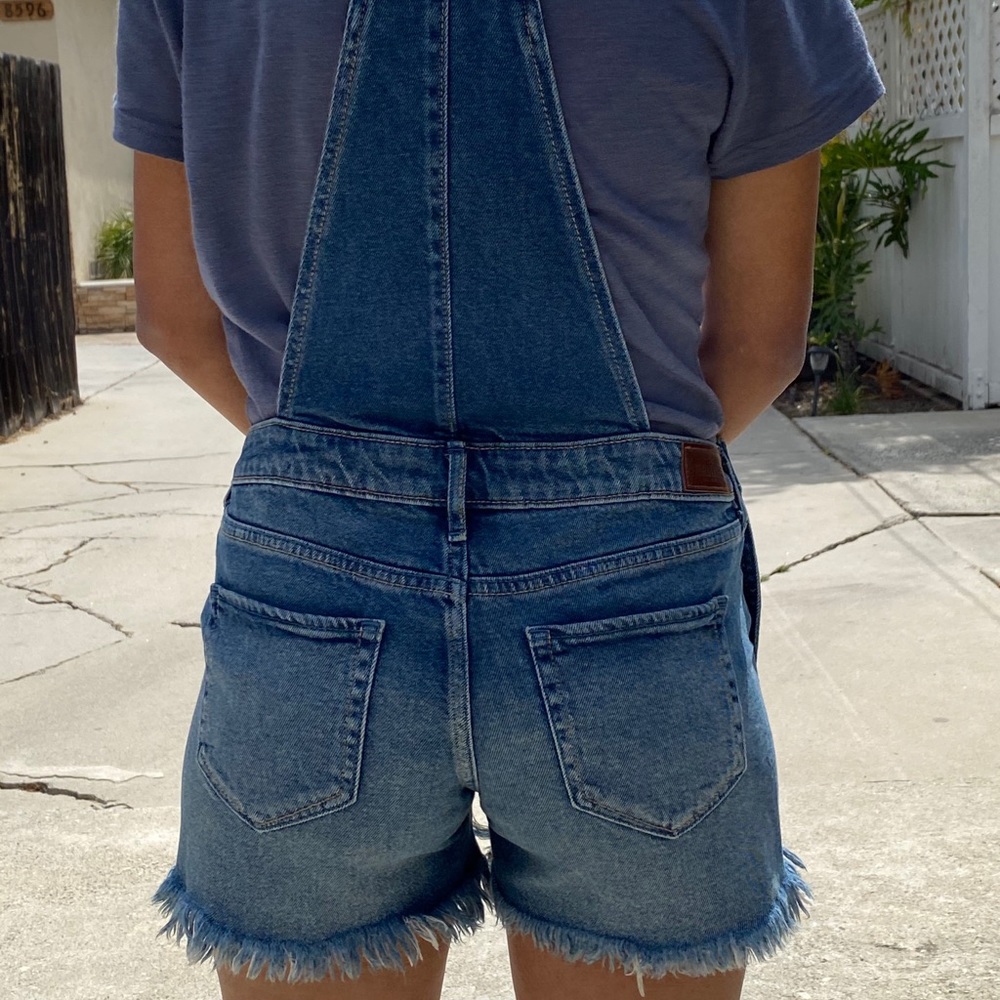 hollister short overalls - Picture 2 of 2